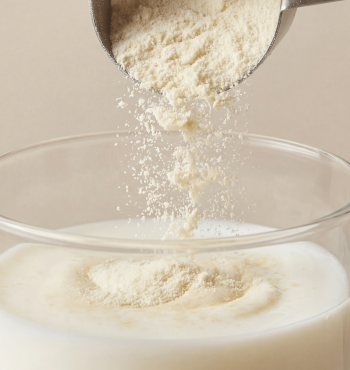 Proteina vegetală vs. whey.